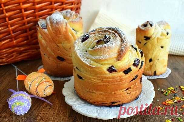 7 РЕЦЕПТОВ ПРАЗДНИЧНЫХ КУЛИЧЕЙ И ПАСХ!

1. Православная паска, как у бабушки

Ингредиенты:
Жирная сметана — 60 Грамм (лучше домашняя)
Молоко — 250 Миллилитров
Свежие дрожжи — 25 Грамм (прессованные)
Сахар — 180 Грамм
Ванильный сахар — 20 Грамм (2 пакетика)
Мука пшеничная — 4 Стакана
Яйцо — 2 Штуки (если мелкие, то 3 шт)
Сливочное масло — 60 Грамм
Изюм светлый — 100 Грамм
Кондитерская посыпка — 15 Грамм
Белок яичный — 1 Штука (для глазури)
Сахарная пудра — 3 Ст. ложки (для ...