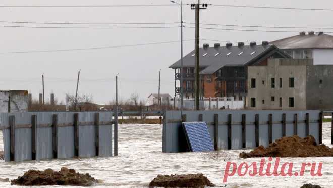 В Крыму один человек числится пропавшим без вести после шторма. В Крыму сообщают об одном пропавшем без вести местном жителе и четырех пострадавших. Об этом сообщает РИА Новости со ссылкой на региональное МЧС России. "В результате прохождения комплекса опасных метеоявлений один человек пропал ...