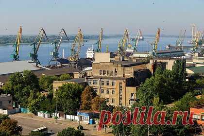 В Херсоне сообщили о скоплении украинских военных и техники у Давыдова Брода. Замглавы администрации Херсонской области Кирилл Стремоусов сообщил о большом скоплении военных и техники Вооруженных сил Украины (ВСУ) у линии обороны в районе Давыдова Брода. По его словам, украинские войска подошли близко к Днепру и попали в определенный огневой мешок.
