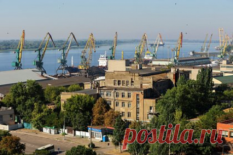 В Херсоне сообщили о скоплении украинских военных и техники у Давыдова Брода. Замглавы администрации Херсонской области Кирилл Стремоусов сообщил о большом скоплении военных и техники Вооруженных сил Украины (ВСУ) у линии обороны в районе Давыдова Брода. По его словам, украинские войска подошли близко к Днепру и попали в определенный огневой мешок.