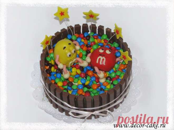 Мастер-класс по украшению торта M&M |