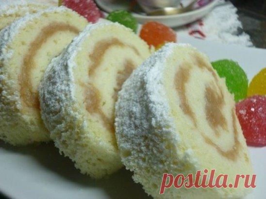 Рулет яблочный «Шарлотта» Обалденный рецепт!
Этот рулет родственник  шарлотки, но чуть более благородного происхождения.
Продукты простые, способ приготовления тоже, а вкус  и вид довольно изысканный, всё-таки завиток на срезе украшает выпечку.  Не может не понравиться то, что начинка готовится одновременно с тестом. А подавать этот рулет можно сразу после остывания. Наслаждаемся бисквитно-яблочной выпечкой!
Необходимо:
Для теста:
 
    Яйца – 4 шт
    Сахар – 4 ст. л
    ...