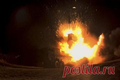 В США предложили создать новую ядерную державу у российских границ. Бывший редактор The New York Times Барри Гевен в статье для издания The National Interest предложил создать ядерную державу у границ России. Речь идет о Японии, по мнению обозревателя, Токио не стоит полагаться на помощь США, а также нужно самостоятельно сдерживать соседние страны.