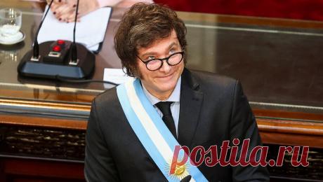 В Аргентине применили газ против учителей и пенсионеров. Аргентинская полиция применила газ против учителей и пенсионеров во время протеста в центре Буэнос-Айреса. Об этом сообщил телеканал C5N. В материале отмечается, что акция была направлена против ликвидации национального фонда поощрения ...