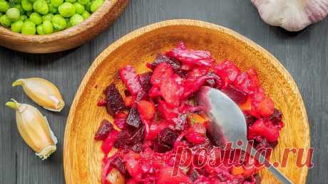 6 секретов вкусного и красивого винегрета Винегрет во всем мире называют русским салатом, но в действительности блюдо заимствовано в конце 18 века у скандинавов