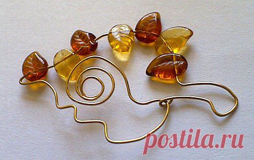 Brooch, beaded brooch with their hands out beads, | Laboratory household