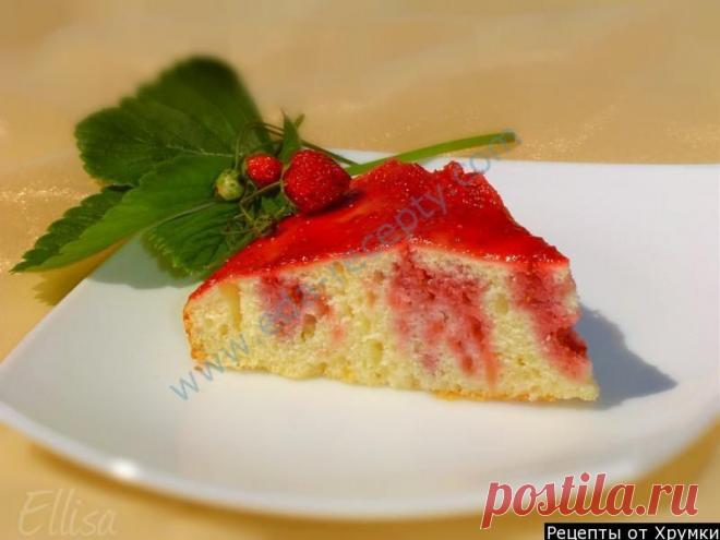 Пирог с клубничной инъекцией