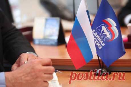 Депутата из Красноярска Дюкова исключили из ЕР за оскорбления контрактников. Вячеслав Дюков заявил, что в «контрактники попадают в основном алкоголики, бомжи, бичи, зэки».