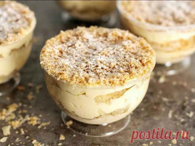 Трайфл «наполеон» ⠀
Удобный «торт» в стаканчике) его готовка займёт буквально 10 минут 

Ингредиенты на 2 порции:
Лаваш - 100 гр.
Молоко 1,5% - 250 мл.
Желток - 1 шт.
Крахмал кукурузный - 8 гр. (1ч.л.)
Подсластитель по вкусу.
⠀
Приготовление:
 Крем:
В сотейник налить молоко, добавить крахмал, желток и подсластитель. Варить на медленном огне до загустения, примерно 5 минут. Остудить.
 Крошка:
Лаваш нарезать мелкими кусочками и подсушить на сухой сковороде. Измельчить в кро...