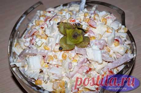 Готовим салат закусочный - очень вкусный и сочный салат, с самыми распространенными ингредиентами, которые имеются у каждого дома, а при их отсутствии (всякое ведь бывает), потратив небольшую сумму денег спокойно покупаем их в близлежащем магазине. Салат закусочный готовится быстро и совсем не сложно. Обязательно попробуйте.