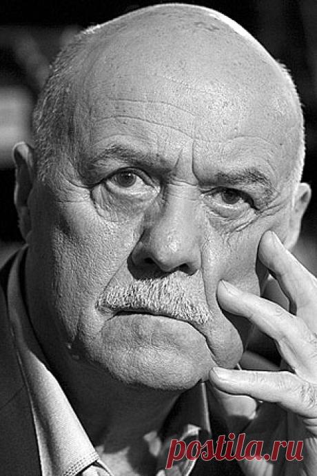 Станислав Говорухин — биография, фильмография актёра, режиссёра, сценариста, продюсера. Народный артист России (2006г.). Заслуженный деятель искусств УССР (1986г.). 29 марта 1936г.-14 июня 2018г. В 1966г. окончил режиссерский факультет ВГИКа. С 1966 по 1987гг.- режиссер Одесской киностудии детских и юношеских фильмов. С 1987 по 2018гг. - режиссер  "Мосфильма". До 1991г. - член Союза кинематографистов СССР. С 1991 по 2018гг. - член Конфедерации союза кинематографистов.