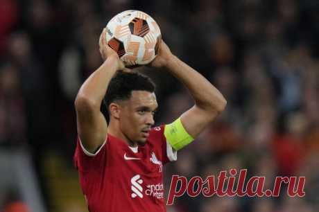 Футболист «Ливерпуля» Александер-Арнольд чуть не погиб из-за шторма. Перед его автомобилем упала опора ЛЭП.