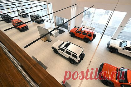 В России повысят налог на ввоз иномарок. С 1 августа в России в несколько раз вырастет утилизационный сбор на ввоз легковых и легковых коммерческих (LCV) автомобилей и автобусов для последующей перепродажи. Ставку на ввоз легковушек поднимут в 1,7-3,7 раза. Для тех, кто ввозит автомобиль для собственного пользования, условия останутся прежними.