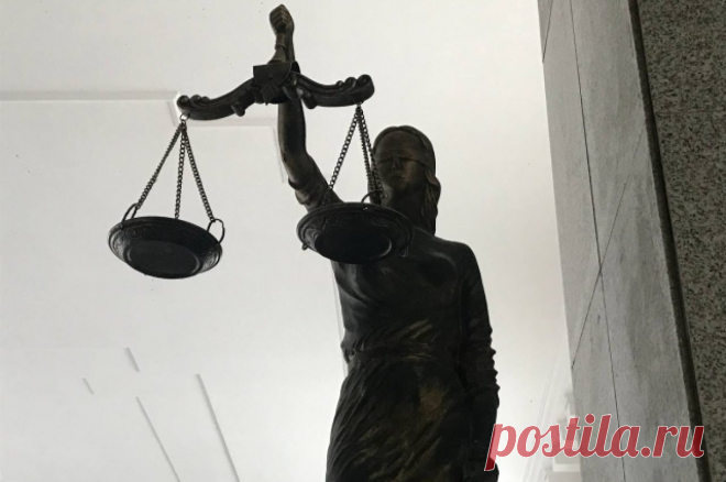 Экс-переводчицу посольства Швейцарии в Москве осудили за мошенничество. Суд также удовлетворил иск посольства, взыскав с подсудимой около 4,8 млн рублей.