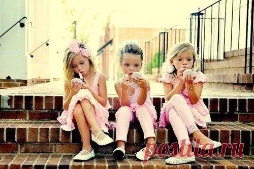 У меня красивые подруги. Чтобы спасти этот мир - нам достаточно собраться вместе!