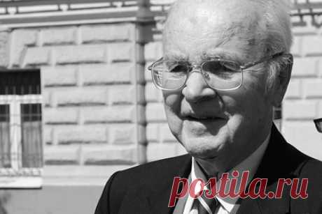 Умер известный российский журналист-международник Всеволод Овчинников. На 95-м году жизни скончался известный советский и российский журналист-международник Всеволод Овчинников. Он 40 лет проработал в газете «Правда», а также вел на советском и российском телевидении программу «Международная панорама». В последние годы Овчинников работал в «Российской газете».