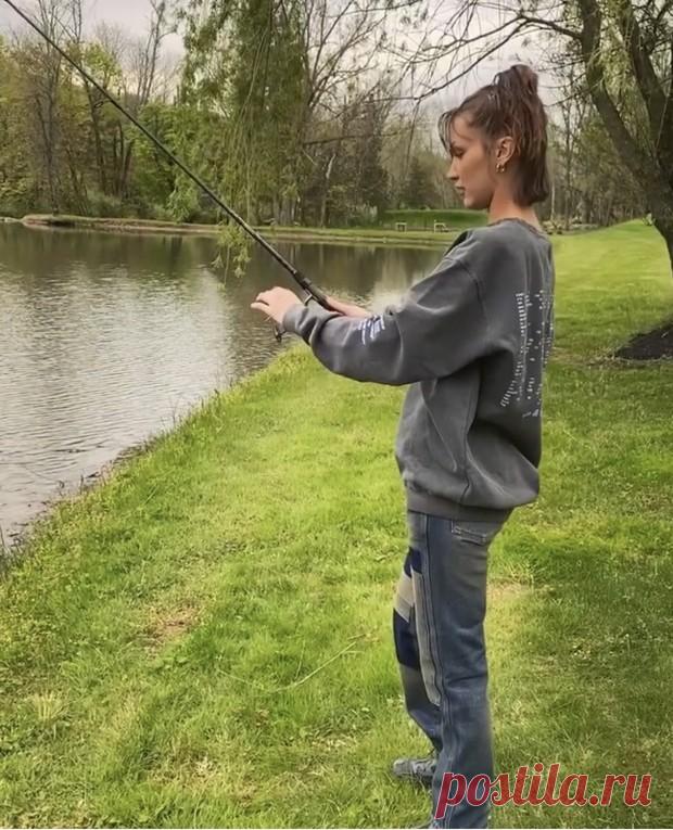 Всего одни джинсы, которые помогут вам стильно выглядеть за городом. Белла Хадид, неожиданно, на рыбалке