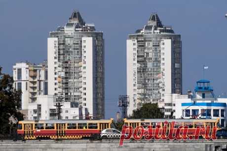 В центре Екатеринбурга решили построить новую трамвайную линию. В центре Екатеринбурга решили построить новую трамвайную ветку. Как сообщает издание, разработкой линии занимается «Мастерская генерального плана», а прокладывать ее будут сотрудники компании «УГМК-Застройщик». Отмечается, что рельсы разместят по улице Бориса Ельцина напротив делового центра «Екатеринбург-Сити».