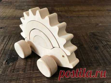 Игрушка каталка - ежик на колесиках – купить в Москве, цена 700 руб., дата размещения: 01.12.2019 - Игрушки и игры