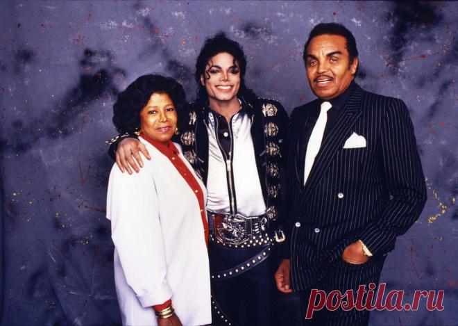 30 лет. Майкл с родителями