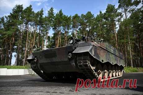 Украинский пленный рассказал о недостатках БМП Marder. Переданные Киеву немецкие боевые машины пехоты (БМП) Marder несовместимы с автоматами Калашникова, а также отличаются недостаточной проходимостью, сообщил пленный украинский военнослужащий Владимир Чайковский. БМП вооружена пушкой калибра 20 миллиметров, пулеметом и противотанковым комплексом Milan.