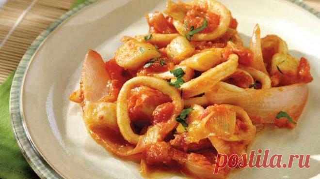 Кальмары жареные с луком - рецепт с фото / Простые рецепты