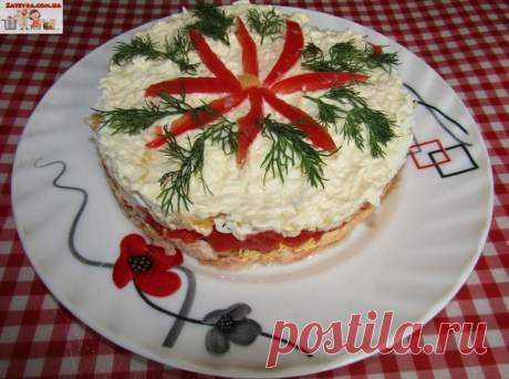 Слоёный салат из лосося и сыра