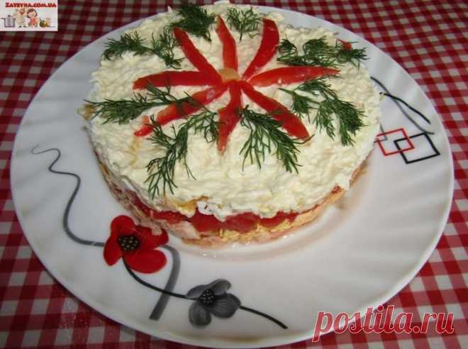 Слоёный салат из лосося и сыра