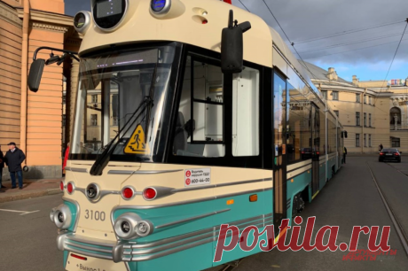 Достоевский проехал бы? Уникальный ретротрамвай представили в Петербурге. Новый трамвайный вагон «Достоевский», созданный специально для Петербурга, вышел на линию.