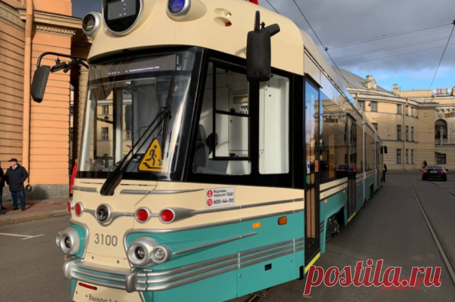 Достоевский проехал бы? Уникальный ретротрамвай представили в Петербурге. Новый трамвайный вагон «Достоевский», созданный специально для Петербурга, вышел на линию.