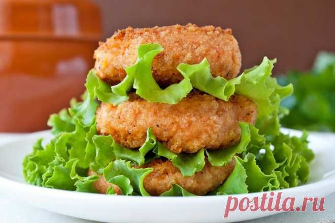 Просто, вкусно, экономно! Готовим морковные котлеты В череде будничных забот и тревог непросто все успеть!  В такие дни особенно выручают простые и при этом вкусные блюда, которые можно с легкостью приготовить, а ингредиенты для  них всегда под рукой. Морковные котлеты - как раз одно из таких вкусных, быстрых и недорогих  блюд. Рецепты приготовления потрясающих морковных котлет на пару, в духовке и на сковороде вы и найдете в этой статье!