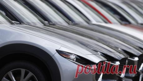 Первый пошел: Mazda возобновила продажи в России. Mazda первой из покинувших Россию автокомпаний вернулась в страну с официальными продажами: российское подразделение, принадлежащее японской Mazda, вывело на российский рынок два кроссовера. Купить новые Mazda можно не только в автосалоне, но и в режиме онлайн. Подробности -- в материале &quot;Газеты.Ru&quot;.