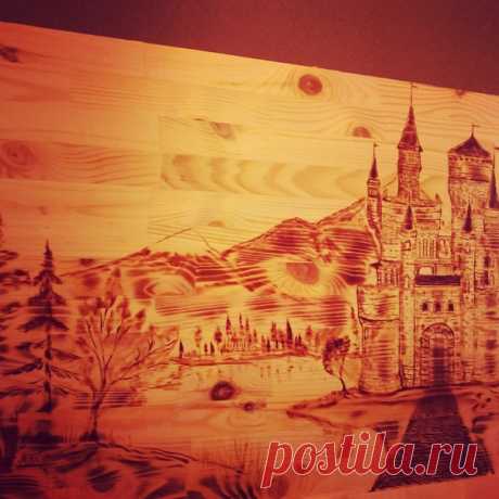 Замок на воде. Львица. Окраина. Картины выполнены на сосновом щиту, 1000х500. Техника пирография, выжжено в ручную.