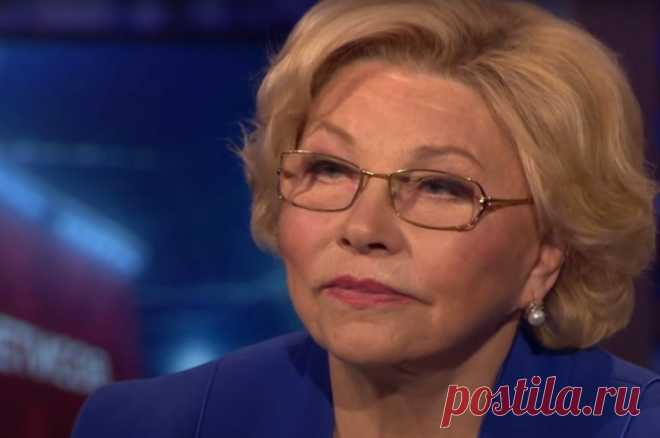 Елена Драпеко: наплевать мне на Пугачеву, это отрезанный ломоть. По мнению актрисы, Пугачева давно ведет себя как перекати-поле, у которого нет родины.