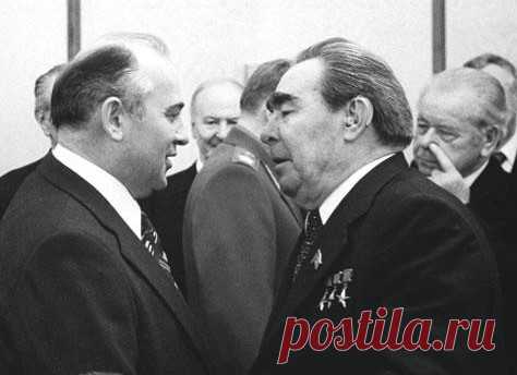 «Царь овец»: почему Брежнев дал такое прозвище Горбачеву Действительно, Леонид Брежнев называл Михаила Горбачева «царем овец». Поначалу Брежневу Горбачев очень понравился, поэтому это прозвище не носило негативного подтекста. Подобное определение родилось само собой в связи с «овечьей империей», которую возглавлял Михаил Сергеевич.