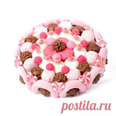 gateau de bonbon et chocolat livraison 24h Un gateau de bonbons avec des herisson en chocolat au lait et caramel