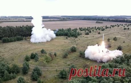 ВС РФ поразили места хранения и цеха сборки дальних беспилотников ВСУ. Российская армия также ударила по пунктам временной дислокации украинских подразделений в 148 районах