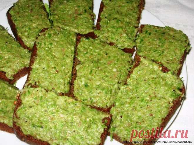 Бутерброды с салом и чесночными стрелками
