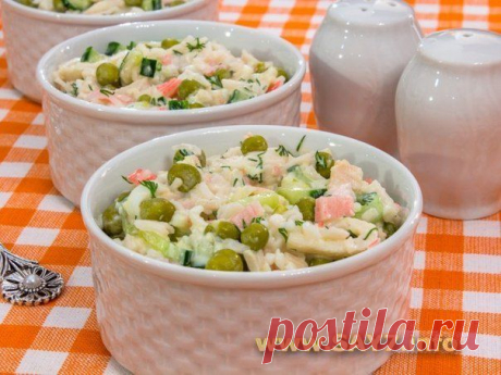Салат с кальмарами, горошком и огурцами