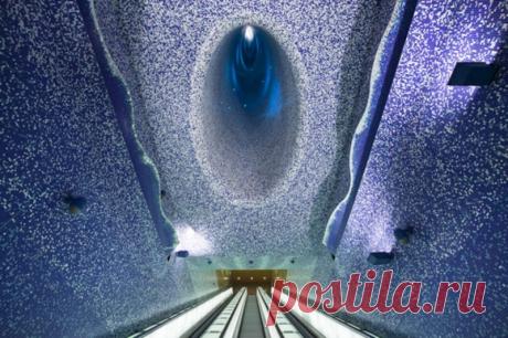 Неаполитанский метрополитен За последние десять лет станции метро итальянского города Неаполя успели превратиться в настоящие картинные галереи, благодаря уникальному проекту, организованному Акилле Бонто Олива.Этот человек долгое время возглавлял Венецианский биенале. На данный момент, все четырнадцать станций...