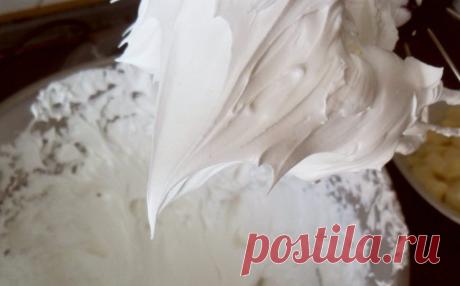 Вкусный крем для любой выпечки со вкусом мороженого! Просто пальчики оближешь... Крем со вкусом мороженого выручает меня во всех ситуациях. Когда необходимо порадовать близких шикарным десертом, я просто пеку бисквит и перемазываю его кремом по этому рецепту!