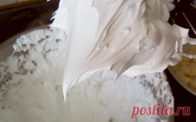 Вкусный крем для любой выпечки со вкусом мороженого! Просто пальчики оближешь... Крем со вкусом мороженого выручает меня во всех ситуациях. Когда необходимо порадовать близких шикарным десертом, я просто пеку бисквит и перемазываю его кремом по этому рецепту!