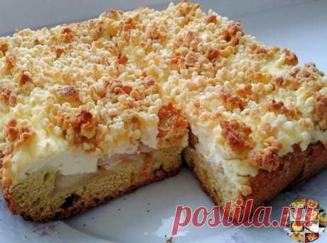 Творожный пирог - Очень вкусный, нежный и легкий.

Состав
для теста
мука - 1,5 стакана (~150-160 г),
сахар - 0,5 стакана,
сливочное масло - 100-125 г,
разрыхлитель - 1 чайная ложка
для творожной начинки
творог - 450-500 г,
сметана - 0,75-1 стакан,
яйца - 3 шт,
сахар - 0,5 стакана или по вкусу,
ванильный сахар - 1 чайная ложка,
изюм, нарезанные маленькими кубиками или соломкой сухофрукты - по желанию
Приготовление
Размягченное сливочное масло растереть с сахаром.
Муку смеша...