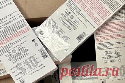 Женщина получила загадочную посылку с билетами лотереи на 1,7 миллиона рублей. Жительнице США доставили загадочную посылку с билетами моментальной лотереи на 20 тысяч долларов (1,7 миллиона рублей). Даниэль Александров из штата Массачусетс привезли странную посылку вместе с другими купленными ею товарами. Она разбирала коробки, когда внезапно наткнулась на посылку, которую не заказывала.