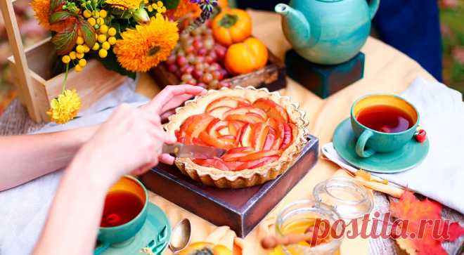 Лучшие рецепты простых и вкусных пирогов к чаю — читать на Gastronom.ru К чаю в магазине всегда можно купить кекс или печенье. Но, согласитесь, эта выпечка не идет ни в какое сравнение с домашней. И не только потому что вкус у нее совсем не тот, но и потому что аромат свежей выпечки, моментально повышающий градус уюта в  - статья на кулинарном сайте Gastronom.ru