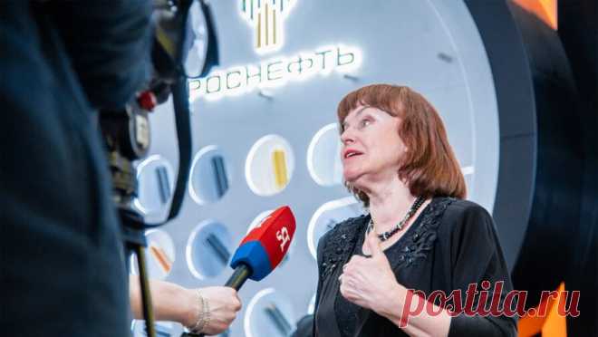 В павильоне "Роснефти" прошел День медиа. В павильоне "Роснефти" на выставке-форуме "Россия" прошел День медиа, в рамках которого сотрудники электронных и печатных СМИ провели мастер-классы для посетителей, сообщает пресс-служба "Роснефти". Диктор ...