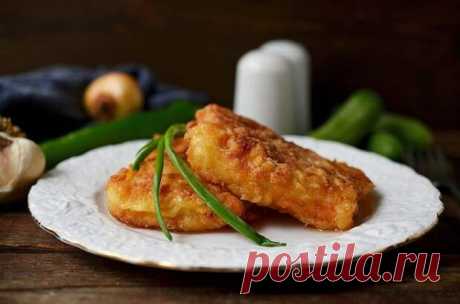 (1) Хрустящая рыба в сырном кляре - БУДЕТ ВКУСНО! - медиаплатформа МирТесен Сочная рыбка в хрустящей корочке с нежным тягучим сыром. Готовить таким образом можно филе любой рыбы. Получается очень вкусно! ИНГРЕДИЕНТОВ НА 4 ПОРЦИИ рыба 600 г яйца куриные 1 шт. сыр 50 г мука 4 ст. л. соль по вкусу молоко 1 ст. л. растительное масло 100 мл ПОШАГОВЫЙ РЕЦЕПТ С ФОТО ШАГ 1/11 В