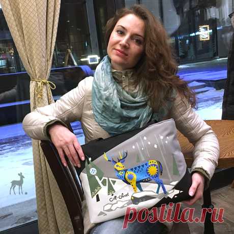 Зимние сказки в спящем лесу: оригинальная сумка
Авторские аксессуары, украшенные оригинальной художественной росписью, отличаются одной необычной особенностью. Глядя на них, невольно начинаешь придумывать истории, настоящие сказки, которые так и просятся, чтобы их рассказали. Вот и эта сумка, украшенная росписью оленя, замершего в зимнем лесу, вызывает невольное восхищение. А какая история родится у вас при взгляде на рисунок? Куп...