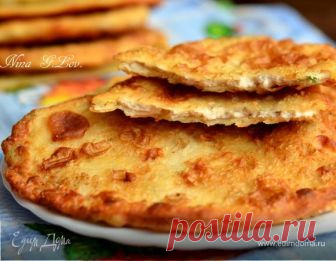 Очень вкусные тоненькие пирожки с мясом и картошечкой. Ингредиенты: кефир, яйца куриные, разрыхлитель Эти пирожки из очень простого теста получаются настолько вкусными, тончайшими, хрустящими (когда горячие), что нельзя остановиться, а с холодным кваском, ммм,прелесть..Начинка у меня из картошечки и мяса, можете готовить на свой вкус, главное, раскатать тесто как можно тоньше, оно очень эластичное и подается раскатке на отлично! Рецепт позаимствовала у прекрасной девушки Л...