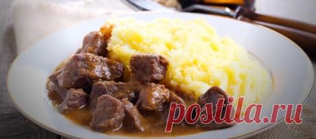 Гуляш с подливой, как в детском саду 


 


Совсем не сложное, но очень вкусное мясное блюдо для повседневного меню. Обычно жёсткая говядина после тушения становится мягкой, сочной и нежной и прекрасно сочетается с любым гарниром, особен…